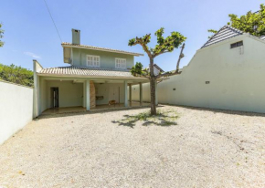 Casa de férias ampla e confortável a 200 metros da Praia de Mariscal/Canto Grande – Ideal para famílias e grupos